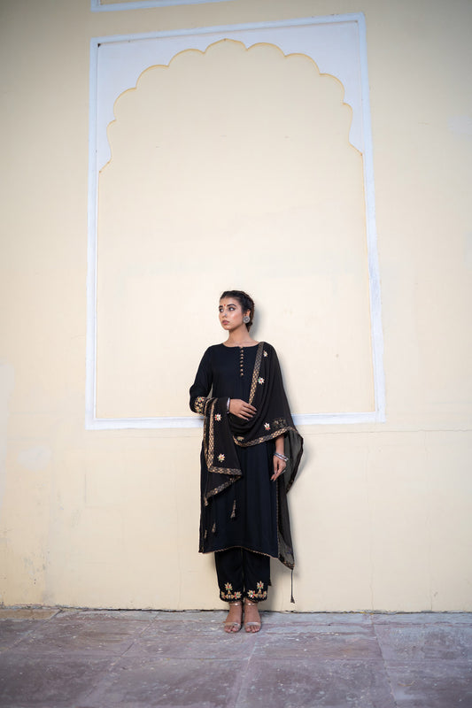 BLACK GOTAPATTI SUIT